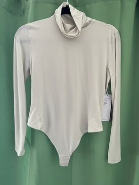 🆕 Lululemon Nulu Long Sleeve Turtleneck Bodysuit, Bone, size L